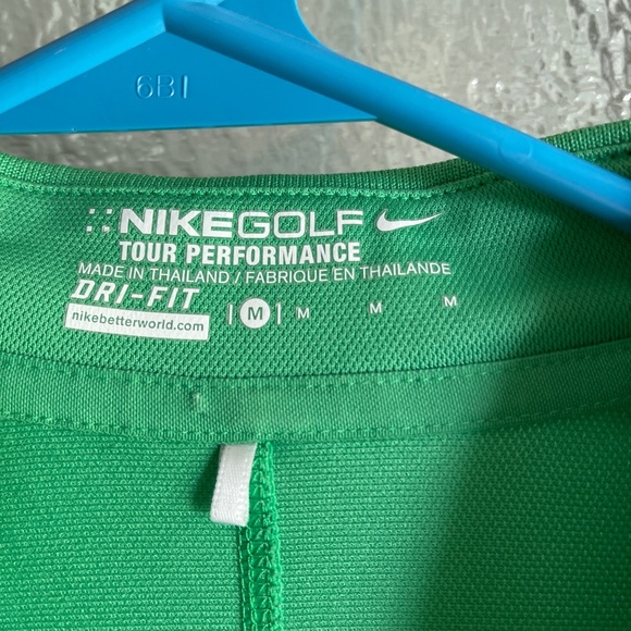 Nike women’s golf polo.  Size M Tour Performance dri-fit - Picture 5 of 6